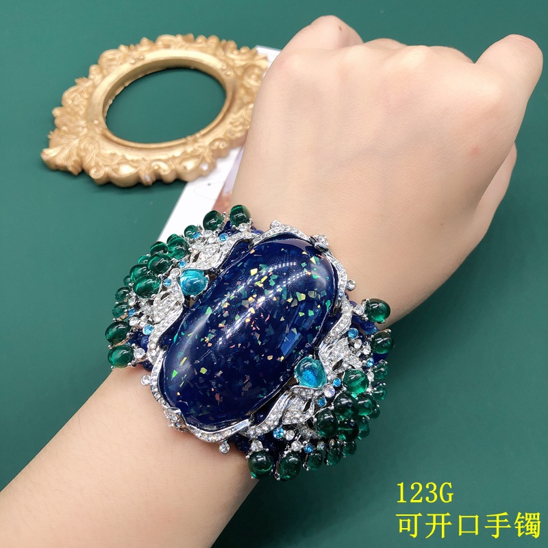 Resin Bangle Bracelet - Luxuriöses Vintage-Perlenarmband mit Eingelegten Strass- und