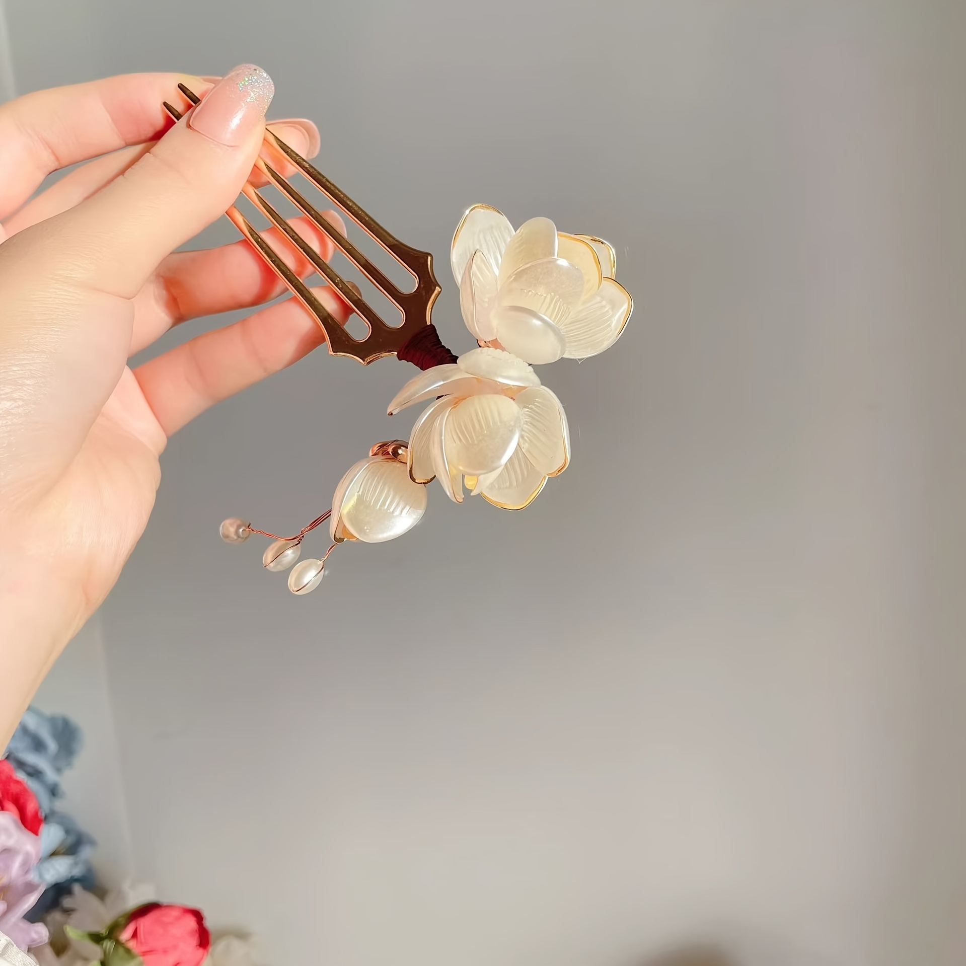 Women'S Formal Accessories - Chinesischer Haarkamm im Muschel-Magnolien-Design mit Perlenquaste,